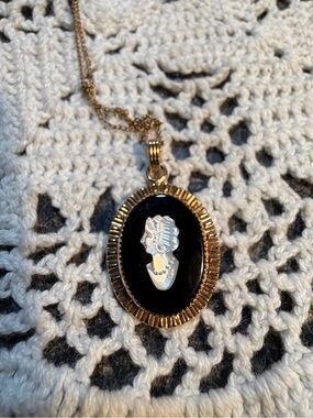 12 k gold filled 18" chain and 12 k gold filled cameo pendant